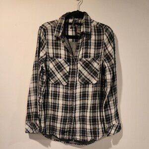 SEVEN7 black and white buffalo plaid long sleeve button down shirt size Small